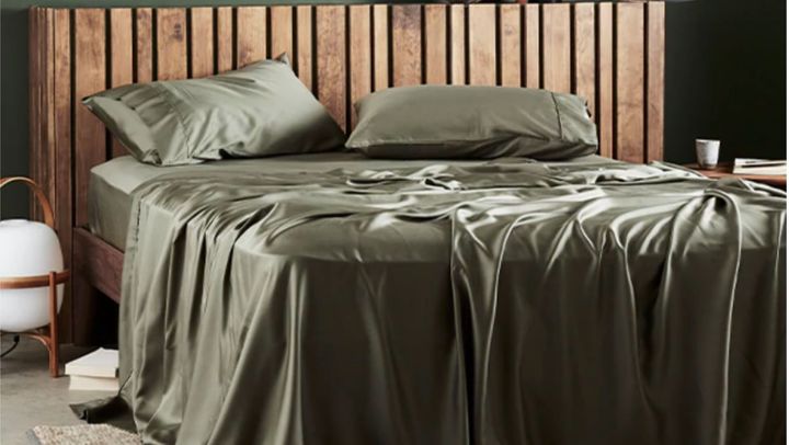 What are the considerations while washing silk sheet king?